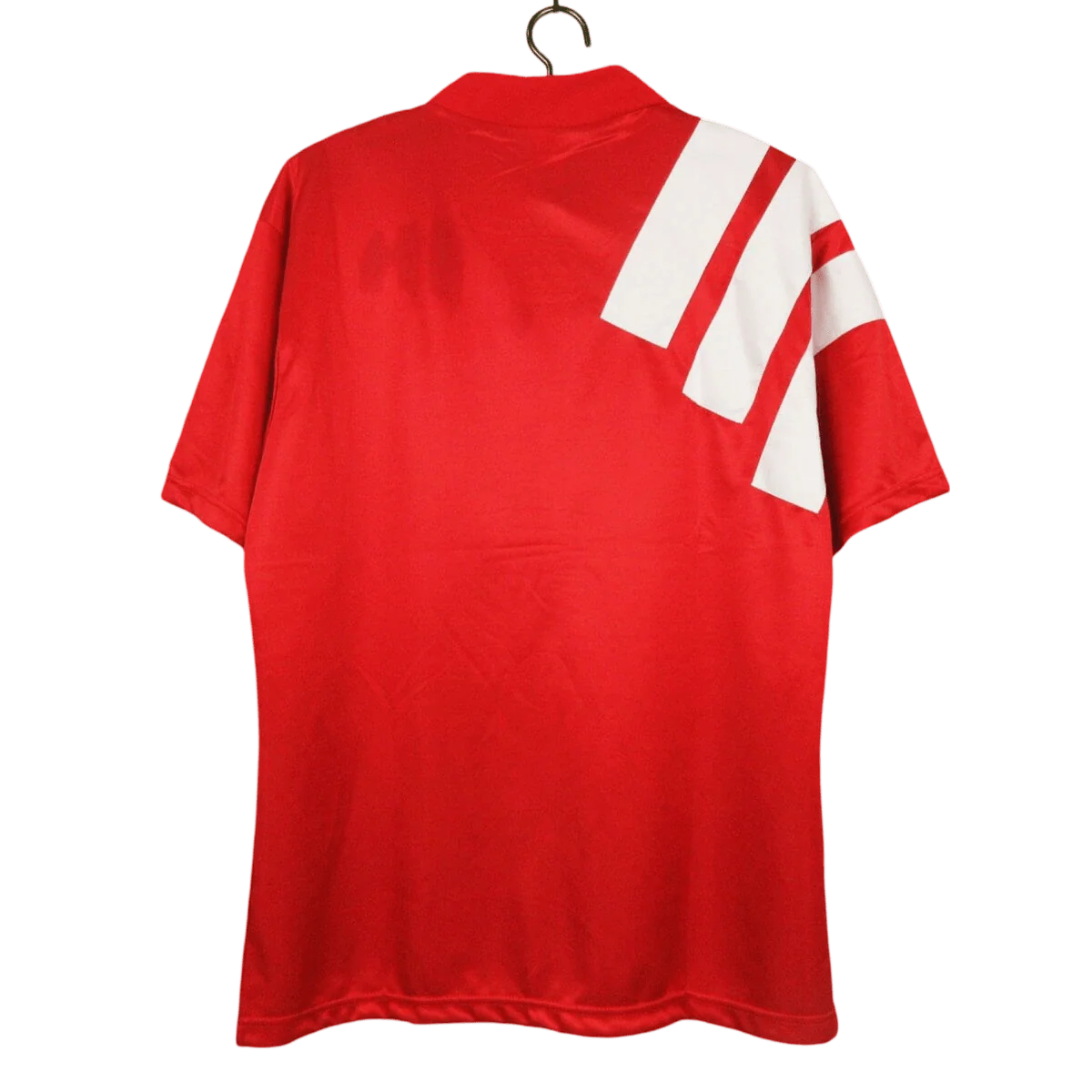 https://cdn.shopify.com/s/files/1/0826/7228/8075/files/19921993-liverpool-carlsberg-home-retro-kit-classickits433-596403.webp?v=1741199196