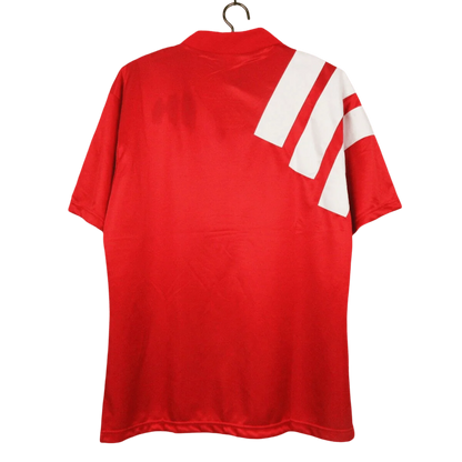 https://cdn.shopify.com/s/files/1/0826/7228/8075/files/19921993-liverpool-carlsberg-home-retro-kit-classickits433-596403.webp?v=1741199196