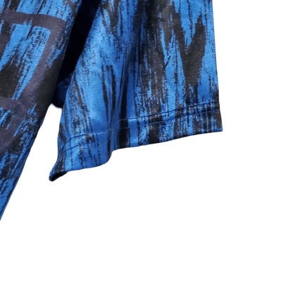https://cdn.shopify.com/s/files/1/0826/7228/8075/files/19921993-manchester-united-sharp-blue-away-retro-kit-classickits433-261193.webp?v=1741199173