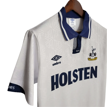https://cdn.shopify.com/s/files/1/0826/7228/8075/files/19921993-tottenham-hotspur-holsten-home-retro-kit-classickits433-516729.webp?v=1741198013