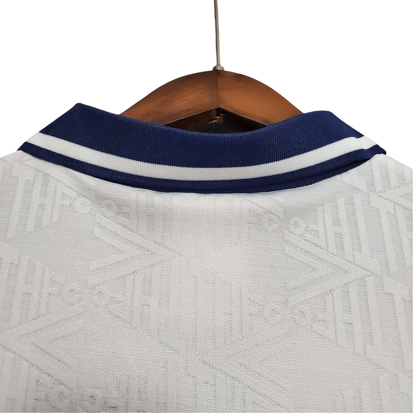 https://cdn.shopify.com/s/files/1/0826/7228/8075/files/19921993-tottenham-hotspur-holsten-home-retro-kit-classickits433-724029.webp?v=1741198013
