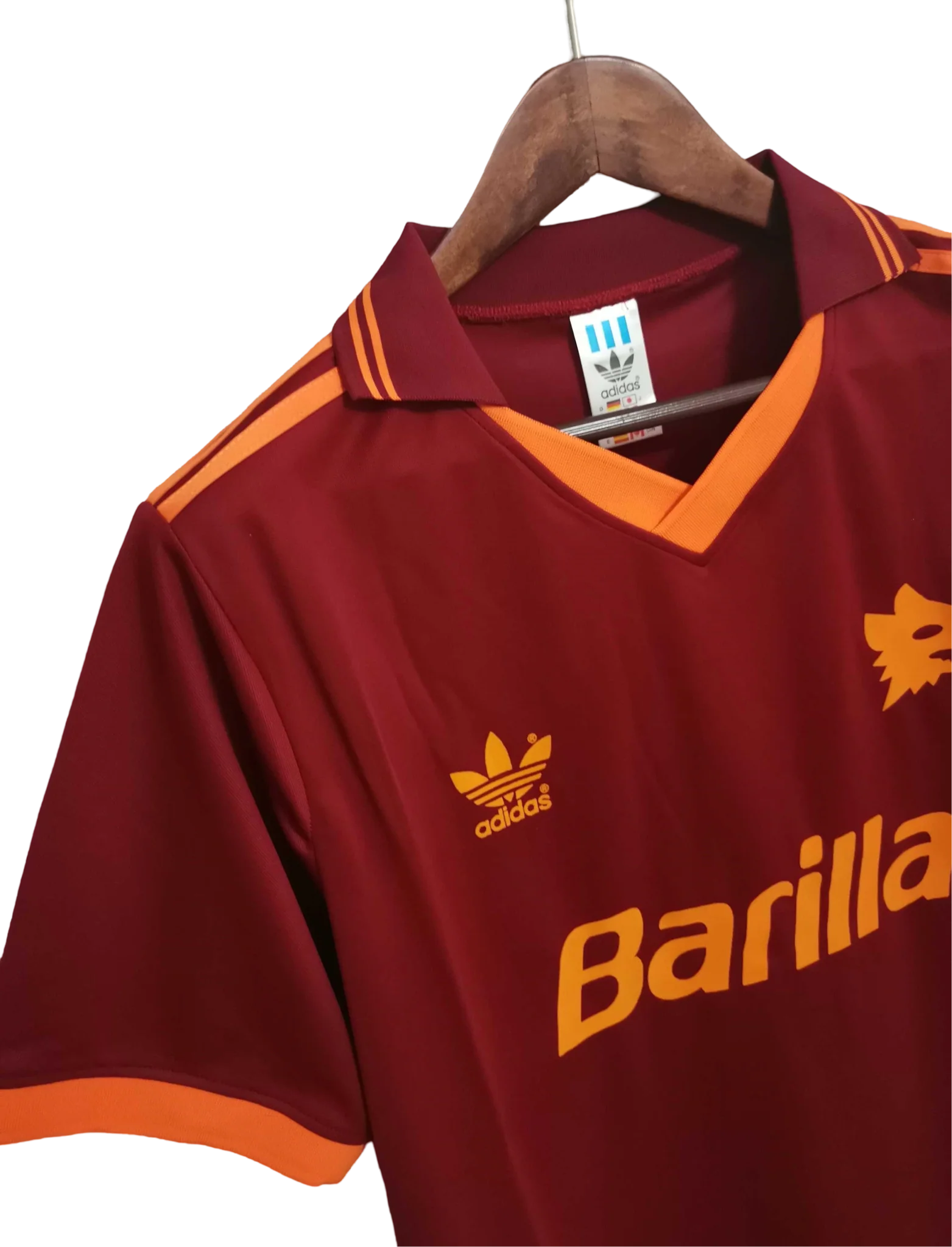 https://cdn.shopify.com/s/files/1/0826/7228/8075/files/19921994-as-roma-barilla-home-retro-kit-classickits433-808125.webp?v=1741199034