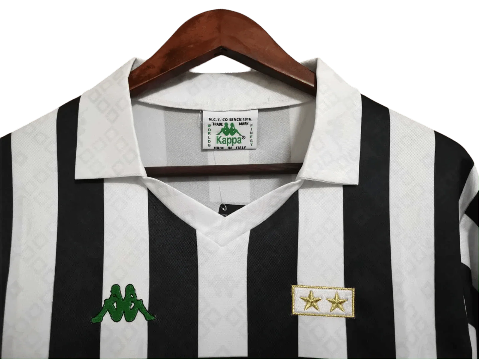 https://cdn.shopify.com/s/files/1/0826/7228/8075/files/19921994-juventus-danone-home-retro-kit-classickits433-249231.webp?v=1741198790