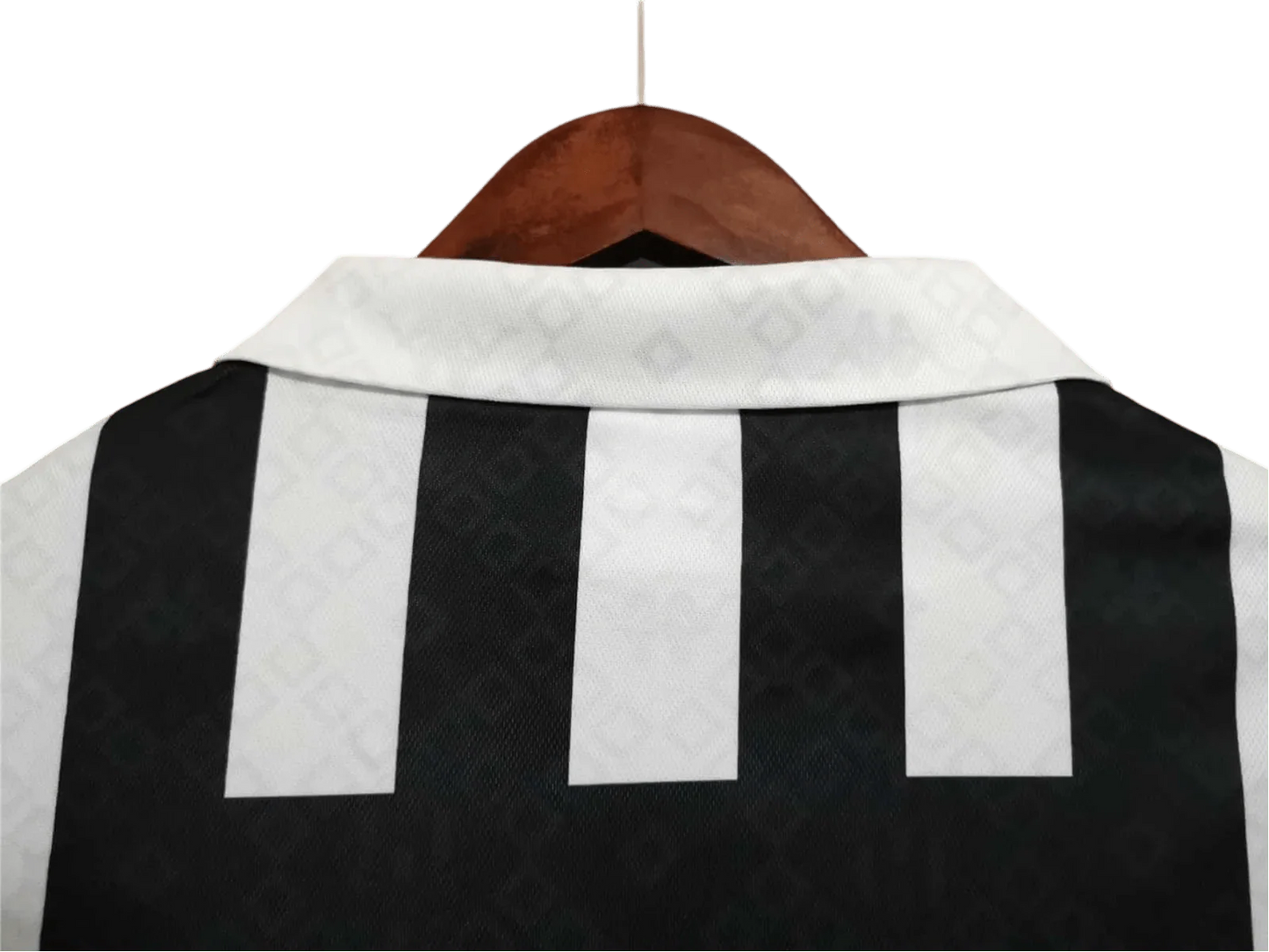 https://cdn.shopify.com/s/files/1/0826/7228/8075/files/19921994-juventus-danone-home-retro-kit-classickits433-660382.webp?v=1741198787