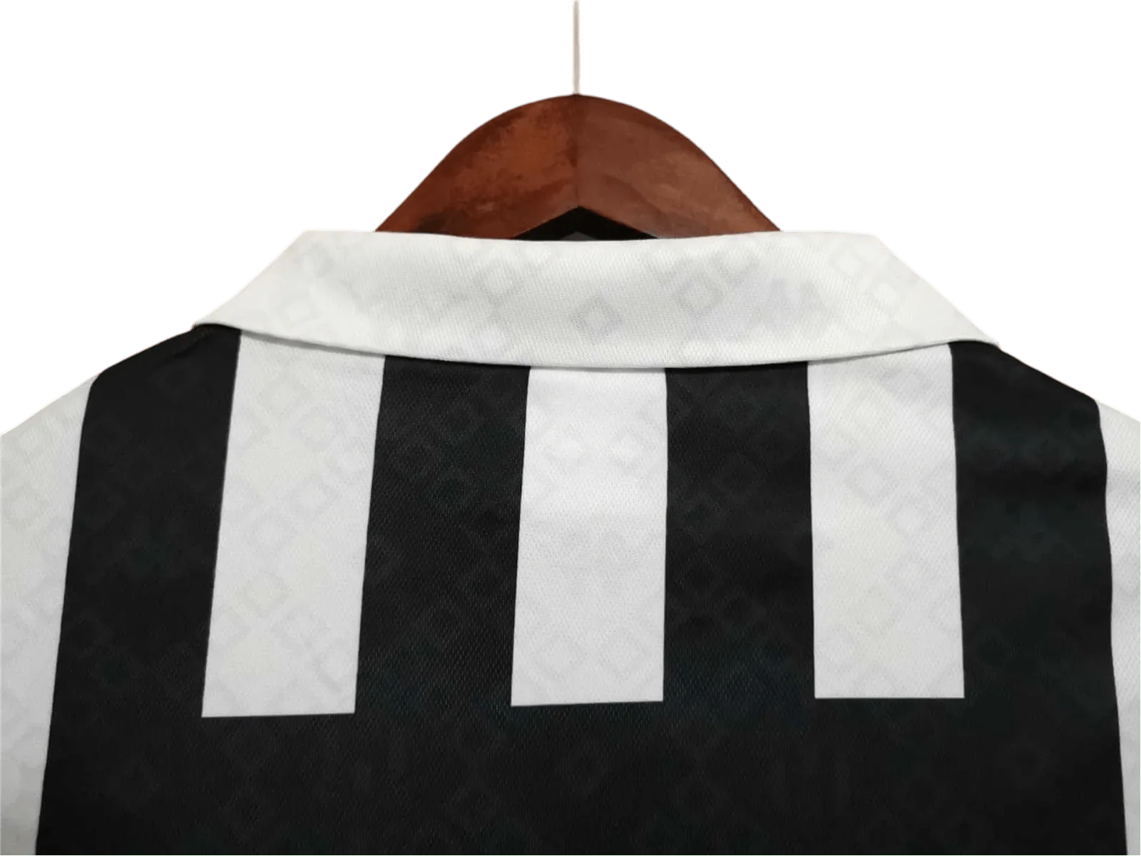 https://cdn.shopify.com/s/files/1/0826/7228/8075/files/19921994-juventus-danone-home-retro-kit-classickits433-660382.webp?v=1741198787