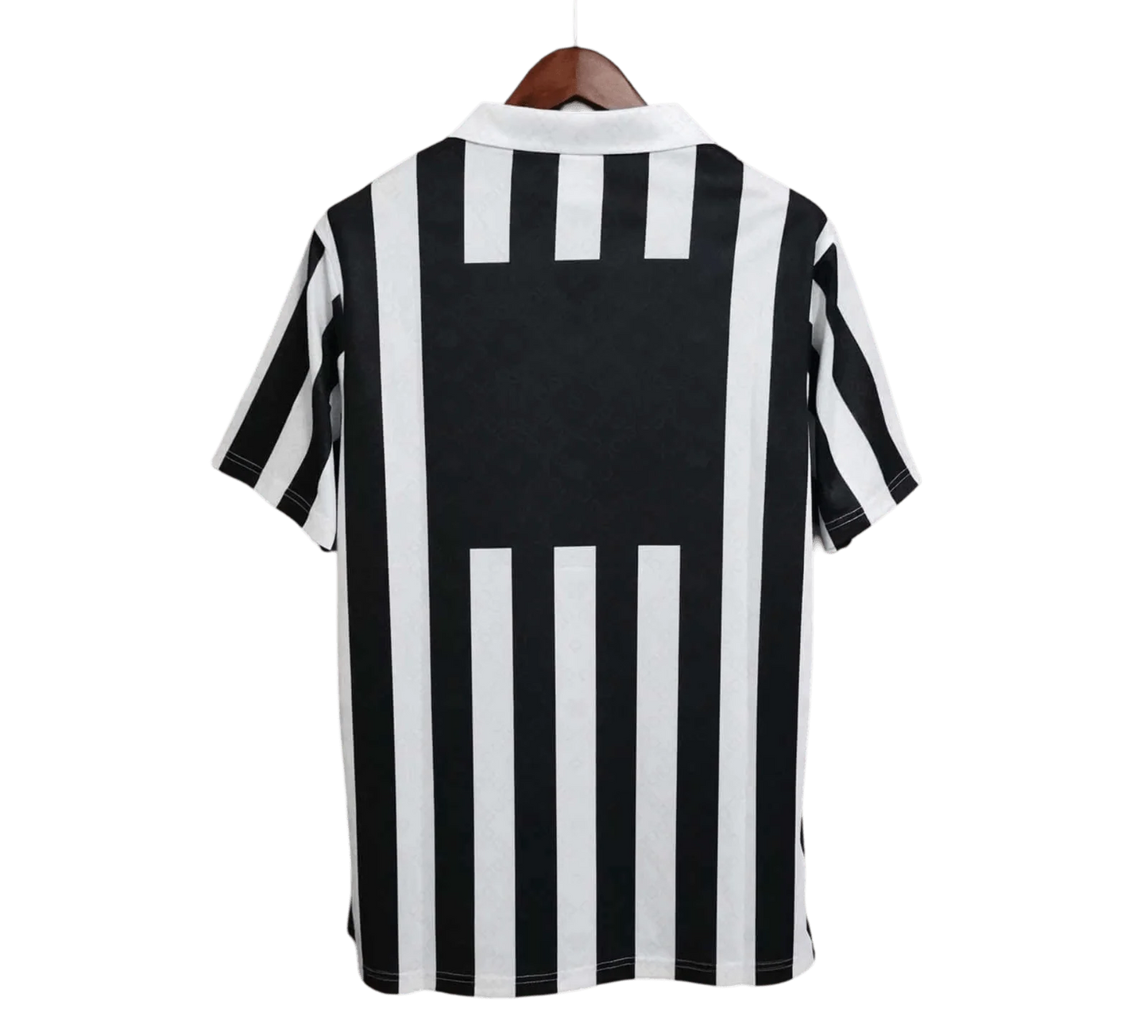 https://cdn.shopify.com/s/files/1/0826/7228/8075/files/19921994-juventus-danone-home-retro-kit-classickits433-835473.webp?v=1741198786
