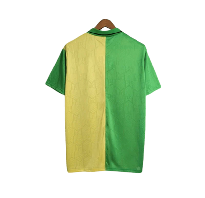 https://cdn.shopify.com/s/files/1/0826/7228/8075/files/19921994-manchester-united-sharp-green-yellow-third-retro-kit-classickits433-374544.webp?v=1741199191