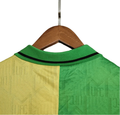 https://cdn.shopify.com/s/files/1/0826/7228/8075/files/19921994-manchester-united-sharp-green-yellow-third-retro-kit-classickits433-528018.webp?v=1741199189