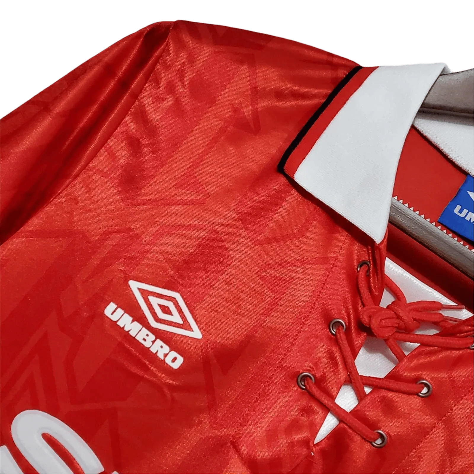 https://cdn.shopify.com/s/files/1/0826/7228/8075/files/19921994-manchester-united-sharp-home-retro-kit-classickits433-263023.webp?v=1741199186