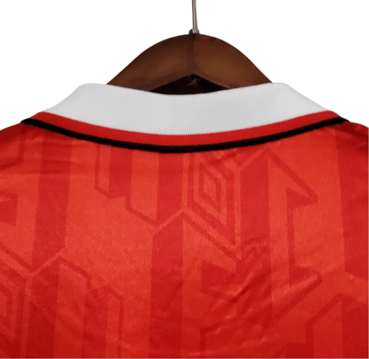 https://cdn.shopify.com/s/files/1/0826/7228/8075/files/19921994-manchester-united-sharp-home-retro-kit-classickits433-795103.webp?v=1741199183