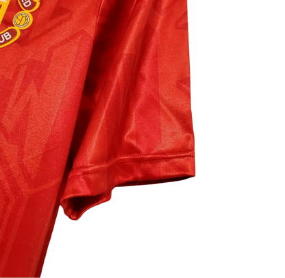 https://cdn.shopify.com/s/files/1/0826/7228/8075/files/19921994-manchester-united-sharp-home-retro-kit-classickits433-970198.webp?v=1741199184