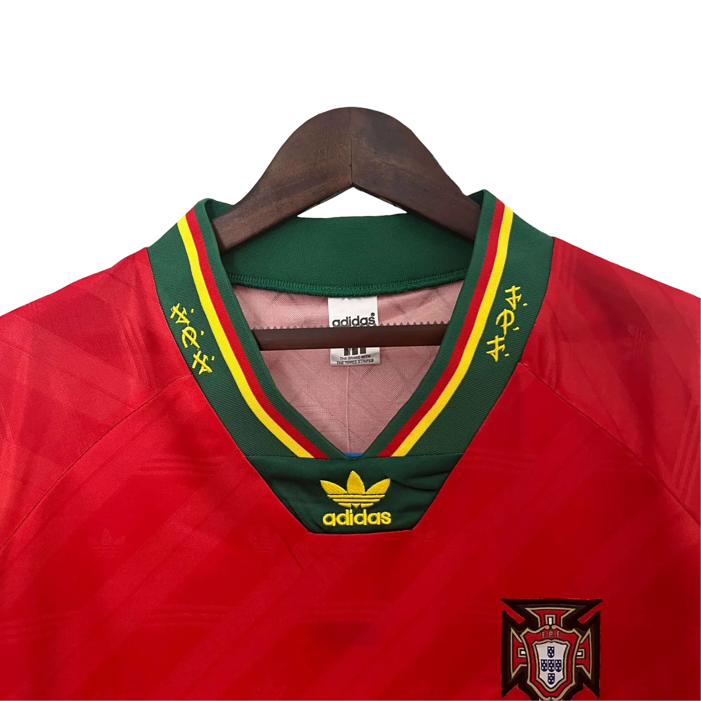 https://cdn.shopify.com/s/files/1/0826/7228/8075/files/19921994-portugal-home-retro-jersey-533019.webp?v=1741198516