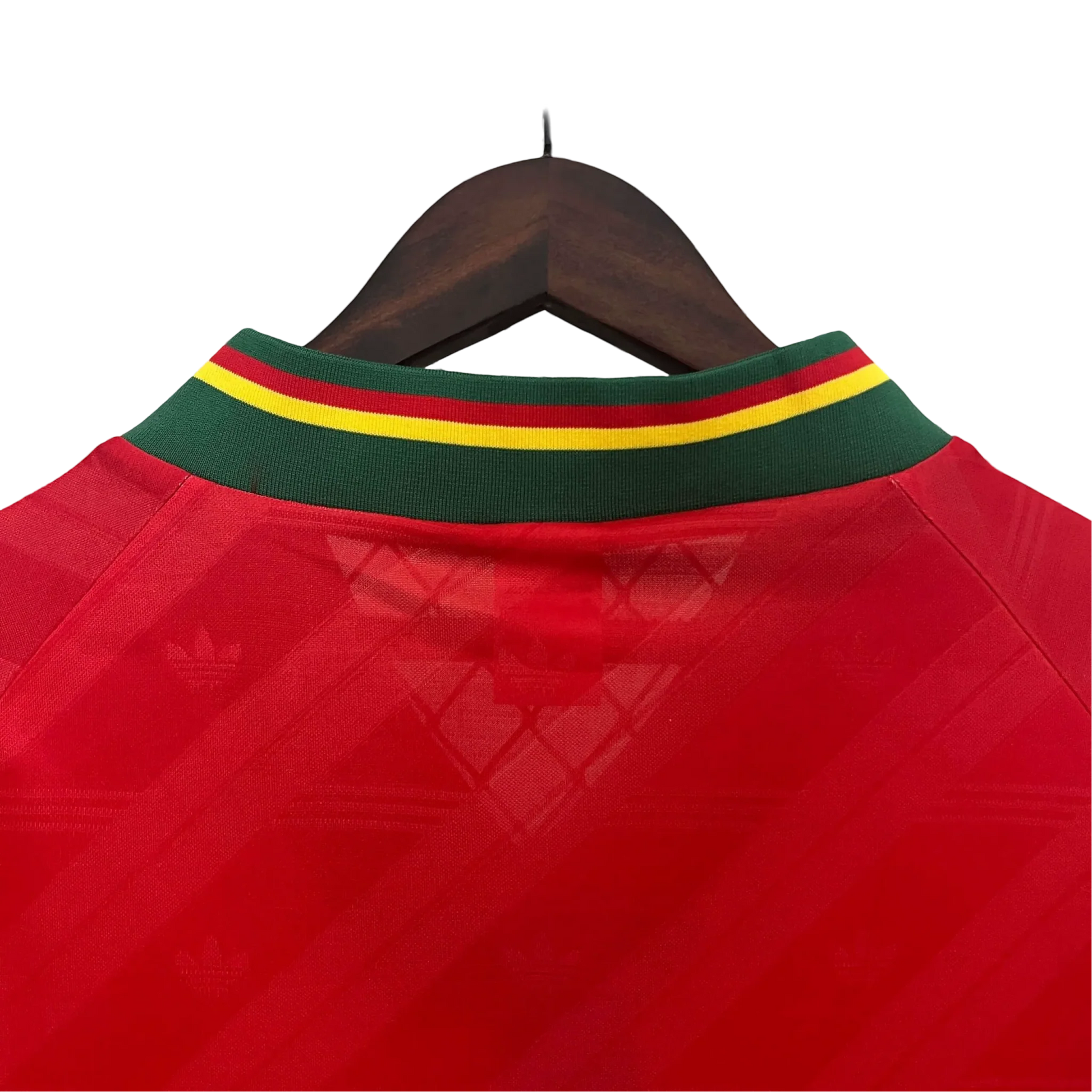 https://cdn.shopify.com/s/files/1/0826/7228/8075/files/19921994-portugal-home-retro-jersey-638409.webp?v=1741198516