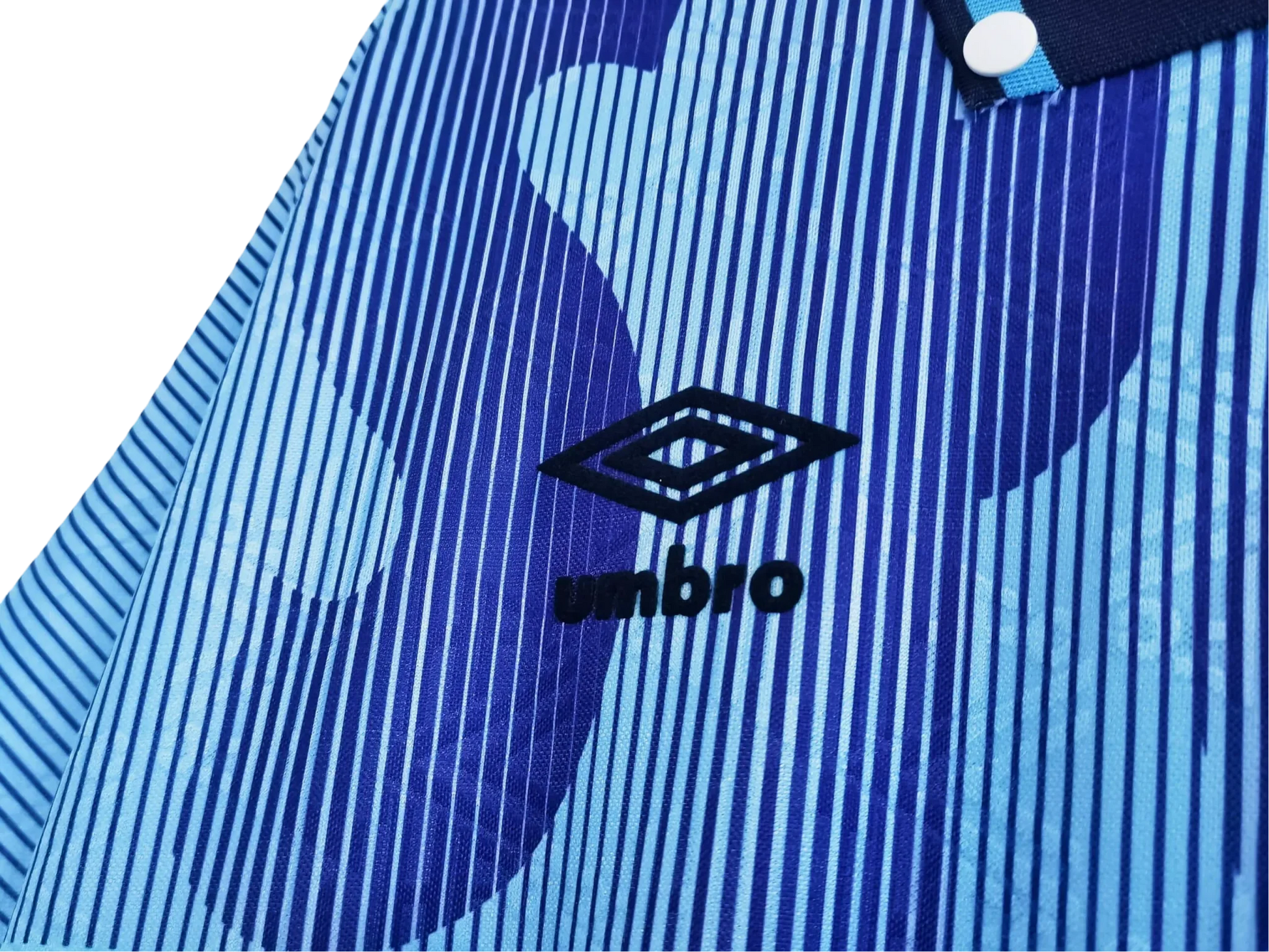 https://cdn.shopify.com/s/files/1/0826/7228/8075/files/19921994-tottenham-hotspur-holsten-blue-third-retro-kit-classickits433-686124.webp?v=1741198009