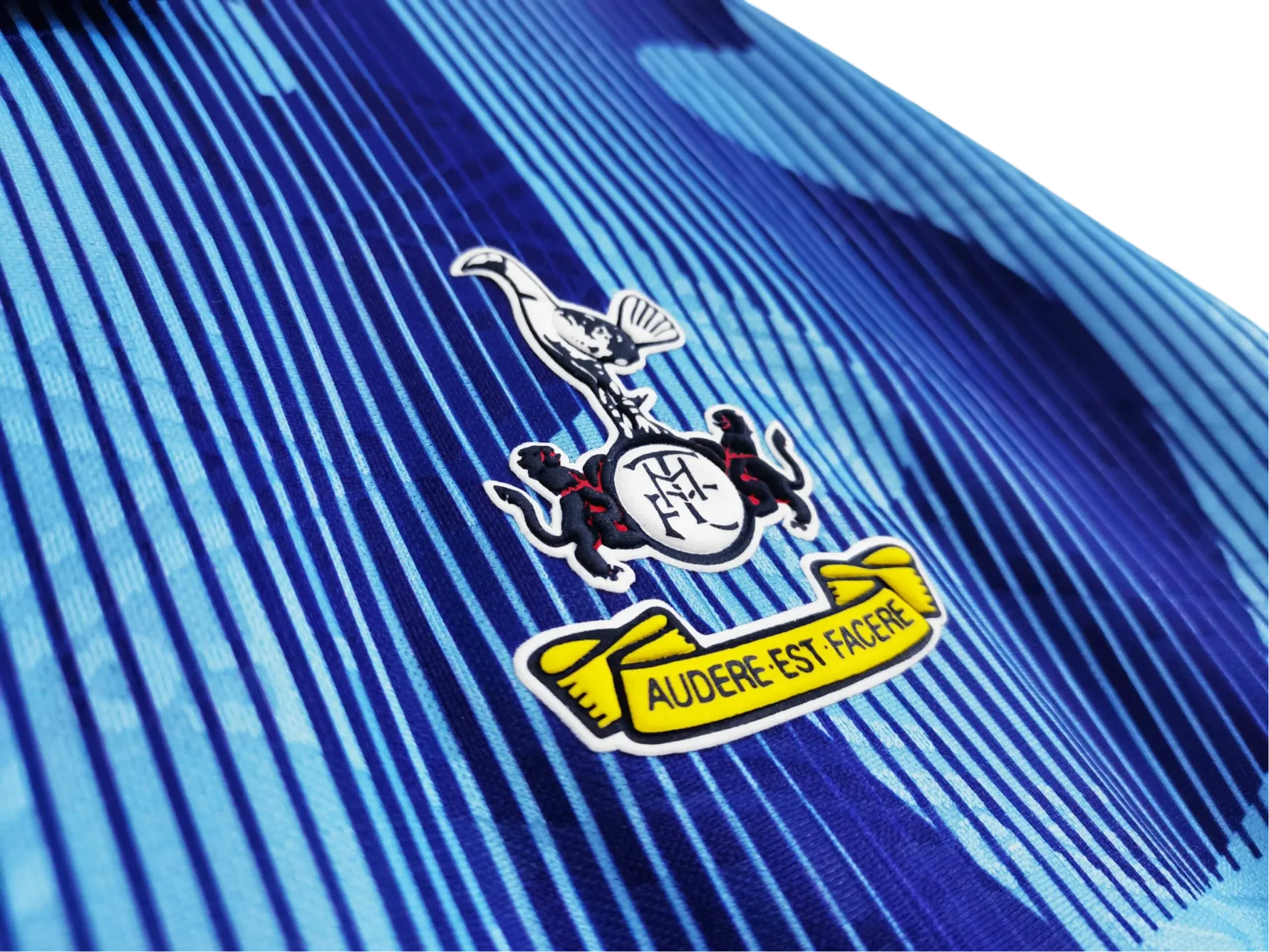 https://cdn.shopify.com/s/files/1/0826/7228/8075/files/19921994-tottenham-hotspur-holsten-blue-third-retro-kit-classickits433-835562.webp?v=1741198010