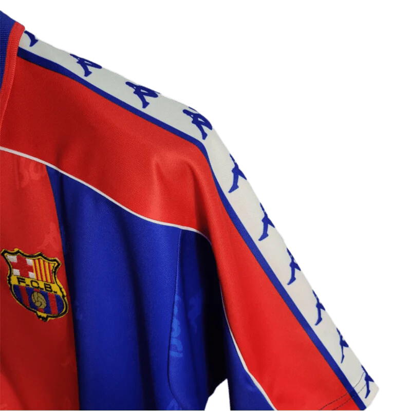 https://cdn.shopify.com/s/files/1/0826/7228/8075/files/19921995-fc-barcelona-home-retro-kit-classickits433-192275.webp?v=1741199046