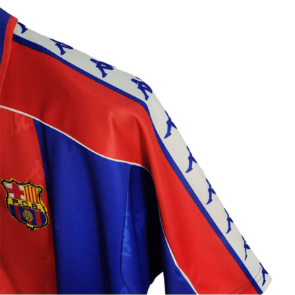 https://cdn.shopify.com/s/files/1/0826/7228/8075/files/19921995-fc-barcelona-home-retro-kit-classickits433-192275.webp?v=1741199046