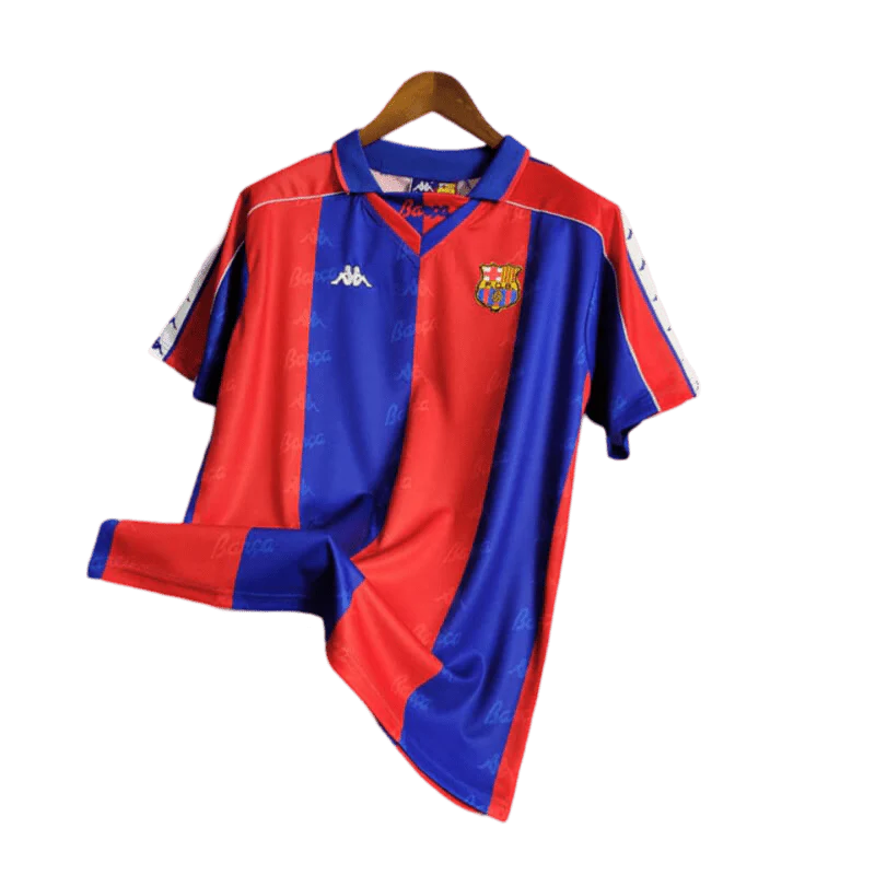 https://cdn.shopify.com/s/files/1/0826/7228/8075/files/19921995-fc-barcelona-home-retro-kit-classickits433-214190.webp?v=1741199046