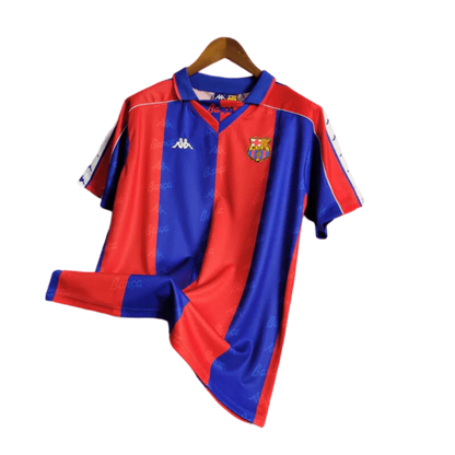 https://cdn.shopify.com/s/files/1/0826/7228/8075/files/19921995-fc-barcelona-home-retro-kit-classickits433-214190.webp?v=1741199046