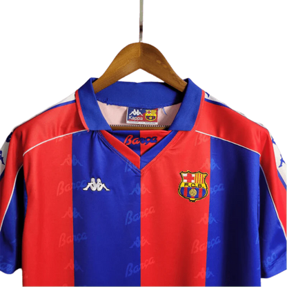https://cdn.shopify.com/s/files/1/0826/7228/8075/files/19921995-fc-barcelona-home-retro-kit-classickits433-339779.webp?v=1741199047