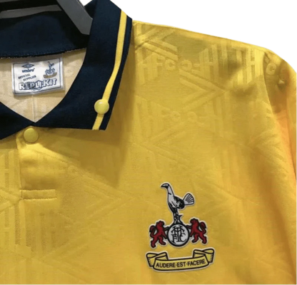 https://cdn.shopify.com/s/files/1/0826/7228/8075/files/19921995-tottenham-hotspur-holsten-yellow-away-retro-kit-classickits433-823922.webp?v=1741199150