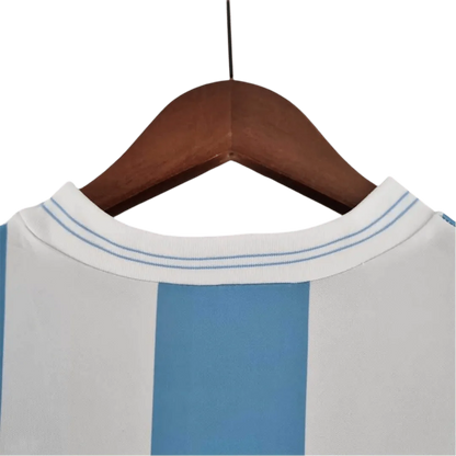 https://cdn.shopify.com/s/files/1/0826/7228/8075/files/1993-argentina-home-retro-kit-163605.webp?v=1741197164