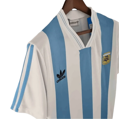 https://cdn.shopify.com/s/files/1/0826/7228/8075/files/1993-argentina-home-retro-kit-778112.webp?v=1741197161