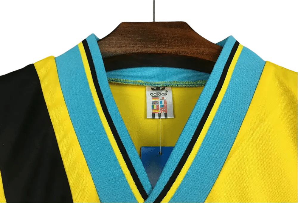 https://cdn.shopify.com/s/files/1/0826/7228/8075/files/19931994-bayern-munich-opel-away-retro-kit-classickits433-405153.webp?v=1741197743