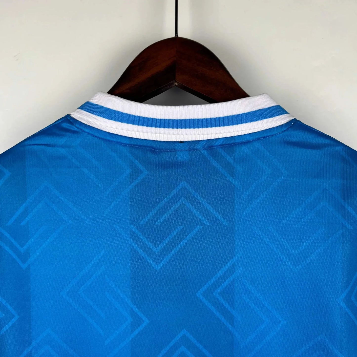 https://cdn.shopify.com/s/files/1/0826/7228/8075/files/19931994-napoli-maradona-shirt-voiello-home-retro-kit-383462.webp?v=1741198901