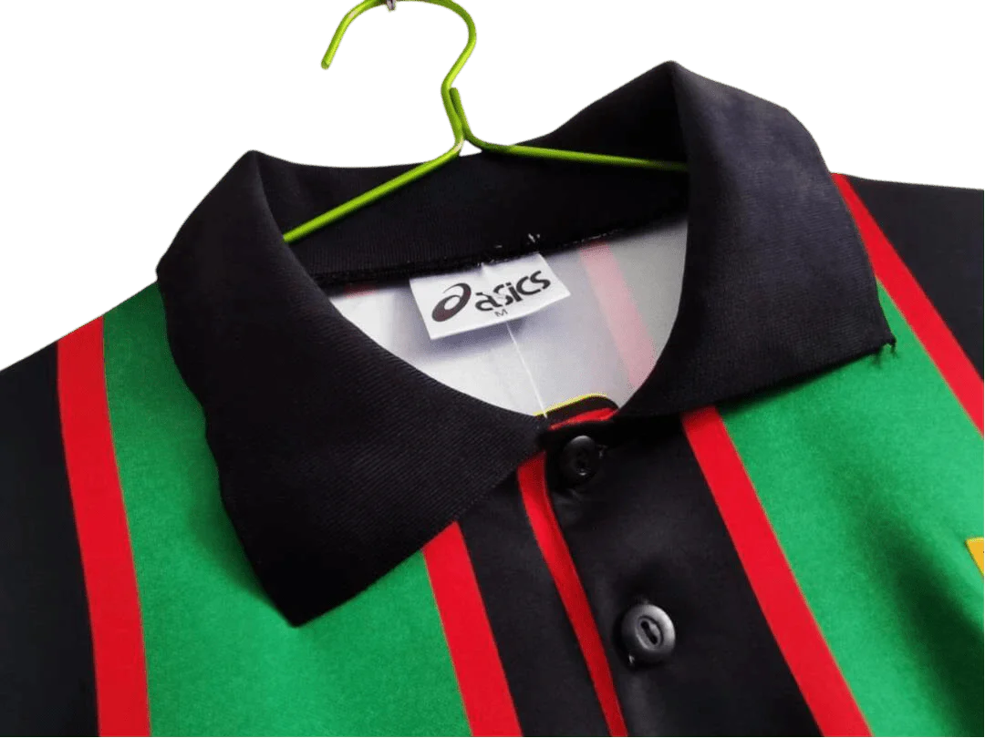 https://cdn.shopify.com/s/files/1/0826/7228/8075/files/19931995-aston-villa-muller-green-black-away-retro-kit-classickits433-107589.webp?v=1741199252