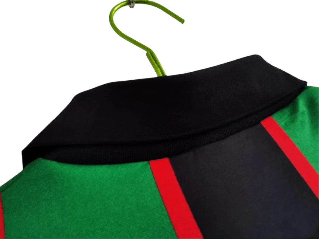 https://cdn.shopify.com/s/files/1/0826/7228/8075/files/19931995-aston-villa-muller-green-black-away-retro-kit-classickits433-506300.webp?v=1741199253