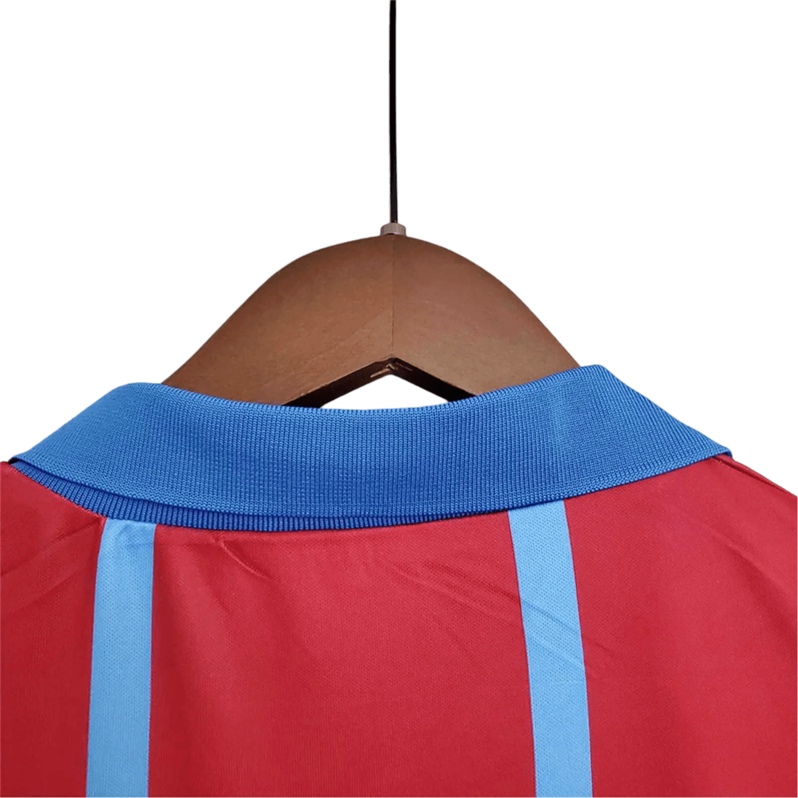 https://cdn.shopify.com/s/files/1/0826/7228/8075/files/19931995-aston-villa-muller-home-retro-kit-classickits433-321049.webp?v=1741199262