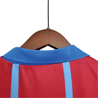 https://cdn.shopify.com/s/files/1/0826/7228/8075/files/19931995-aston-villa-muller-home-retro-kit-classickits433-321049.webp?v=1741199262