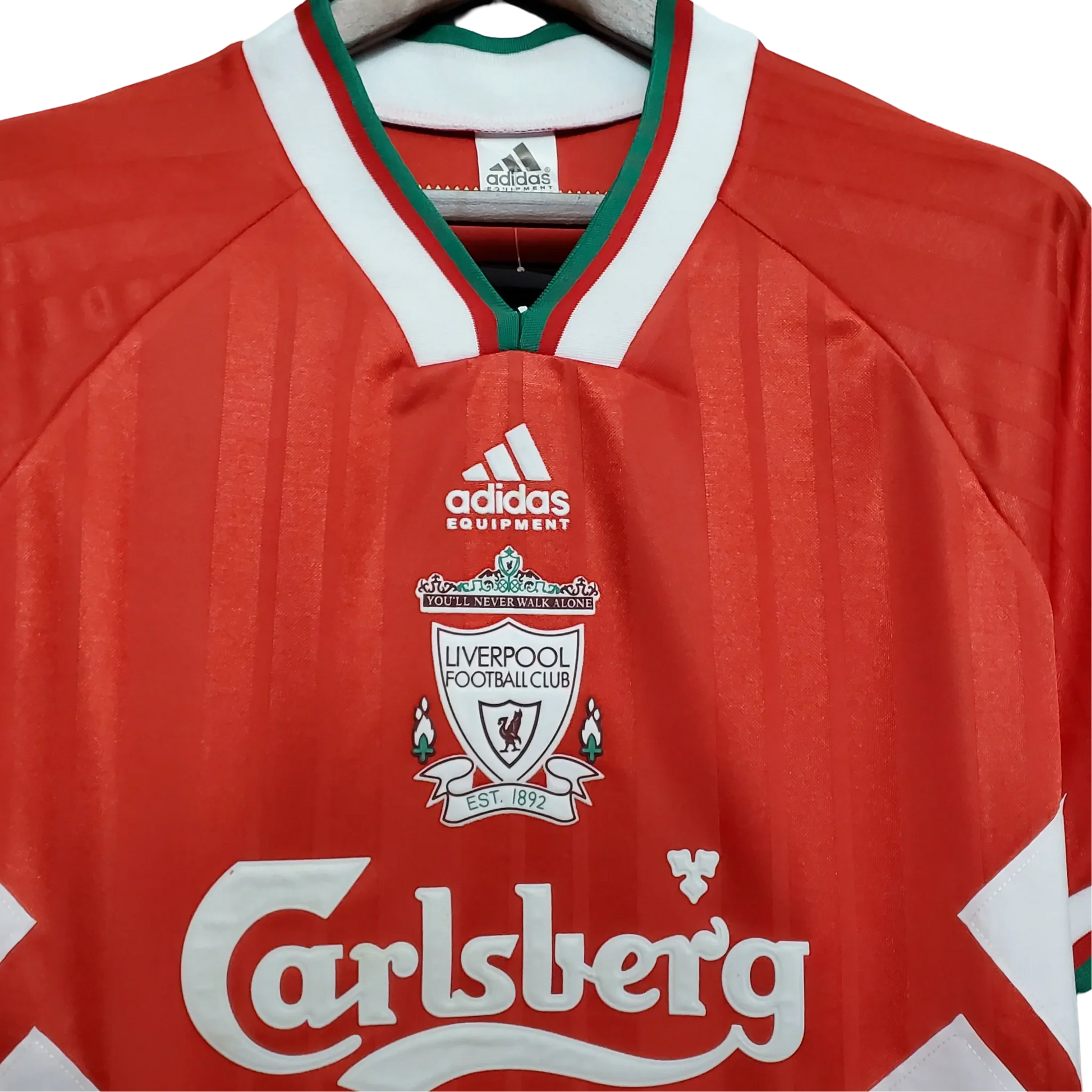 https://cdn.shopify.com/s/files/1/0826/7228/8075/files/19931995-liverpool-carlsberg-home-retro-kit-classickits433-452300.webp?v=1741199261