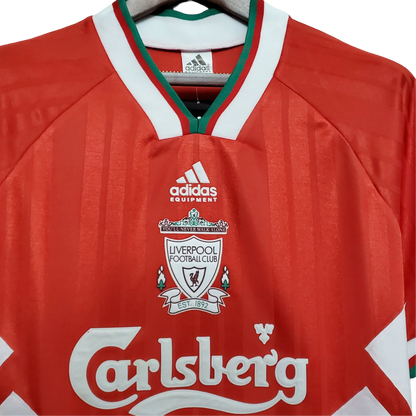 https://cdn.shopify.com/s/files/1/0826/7228/8075/files/19931995-liverpool-carlsberg-home-retro-kit-classickits433-452300.webp?v=1741199261