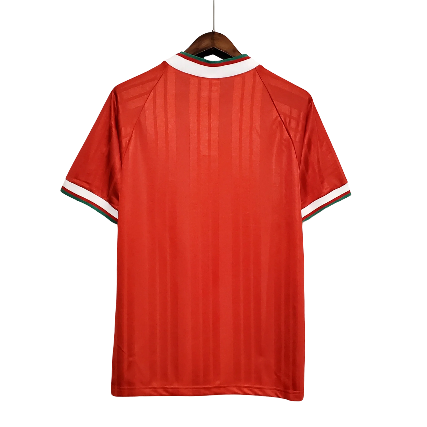 https://cdn.shopify.com/s/files/1/0826/7228/8075/files/19931995-liverpool-carlsberg-home-retro-kit-classickits433-645872.webp?v=1741199263