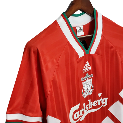 https://cdn.shopify.com/s/files/1/0826/7228/8075/files/19931995-liverpool-carlsberg-home-retro-kit-classickits433-747976.webp?v=1741199262