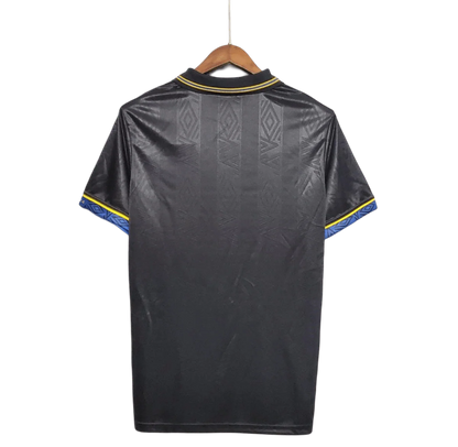 https://cdn.shopify.com/s/files/1/0826/7228/8075/files/19931995-manchester-united-sharp-viewcam-black-away-retro-kit-classickits433-112394.webp?v=1741199182