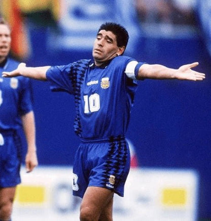 https://cdn.shopify.com/s/files/1/0826/7228/8075/files/1994-argentina-world-cup-away-retro-kit-classickits433-370641.webp?v=1741198805