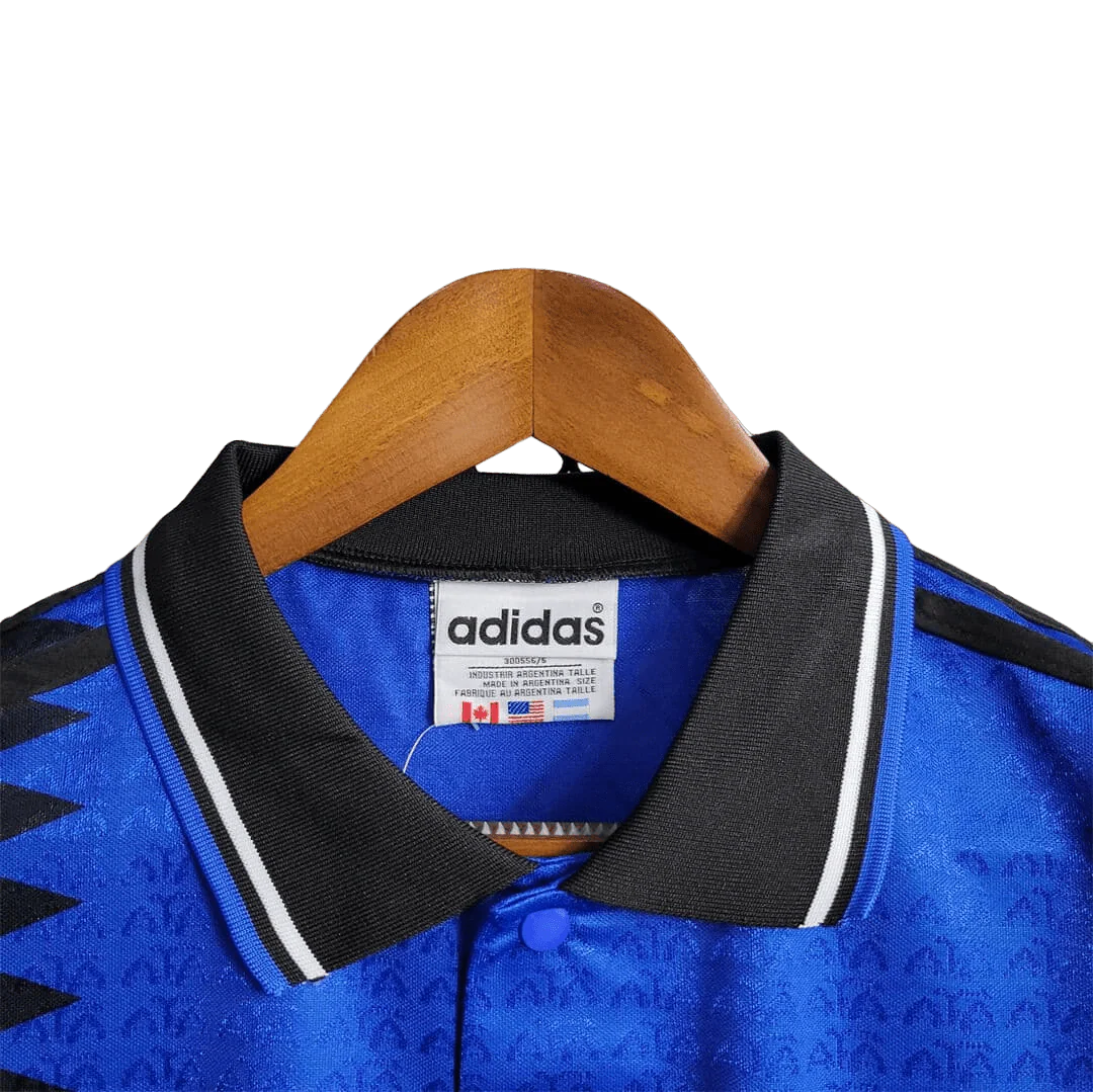 https://cdn.shopify.com/s/files/1/0826/7228/8075/files/1994-argentina-world-cup-away-retro-kit-classickits433-560548.webp?v=1741198806