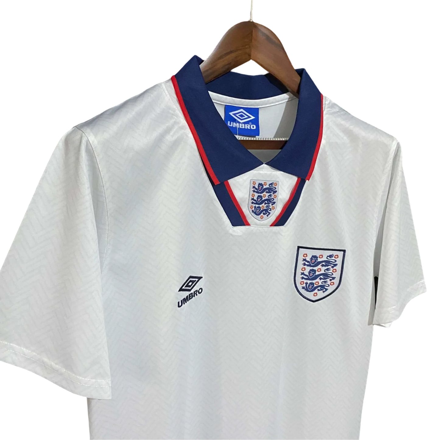 https://cdn.shopify.com/s/files/1/0826/7228/8075/files/1994-england-home-retro-kit-189577.webp?v=1741196945