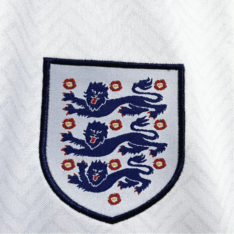 https://cdn.shopify.com/s/files/1/0826/7228/8075/files/1994-england-home-retro-kit-252314.webp?v=1741196947