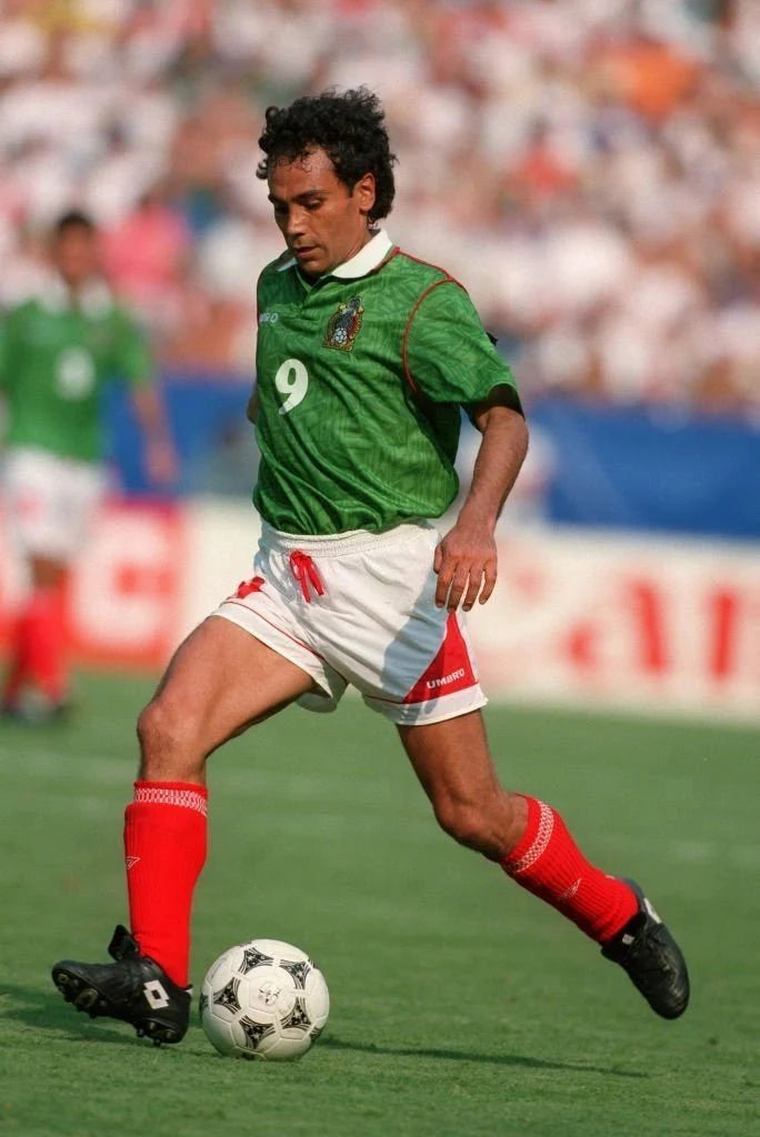 https://cdn.shopify.com/s/files/1/0826/7228/8075/files/1994-mexico-world-cup-home-retro-kit-classickits433-916028.webp?v=1741198588