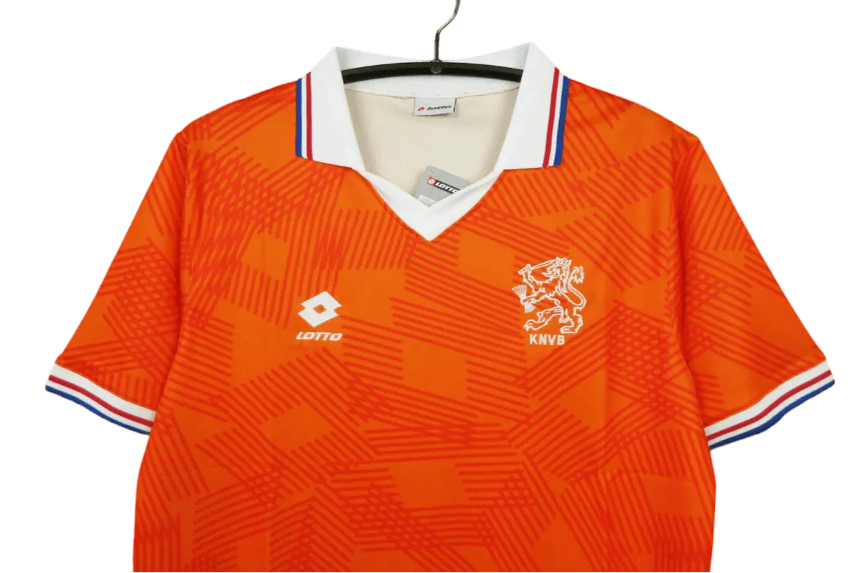 https://cdn.shopify.com/s/files/1/0826/7228/8075/files/1994-netherlands-home-retro-kit-603231.webp?v=1741196966