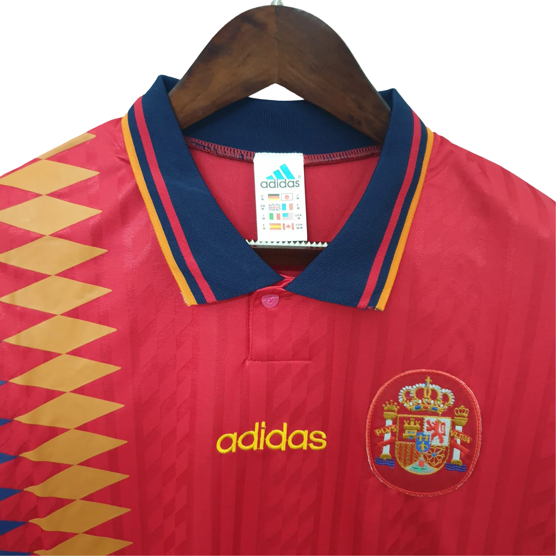 https://cdn.shopify.com/s/files/1/0826/7228/8075/files/1994-spain-world-cup-home-retro-kit-classickits433-924244.webp?v=1741198775