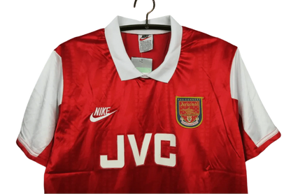 https://cdn.shopify.com/s/files/1/0826/7228/8075/files/19941995-arsenal-jvc-home-retro-kit-classickits433-481948.webp?v=1741198342