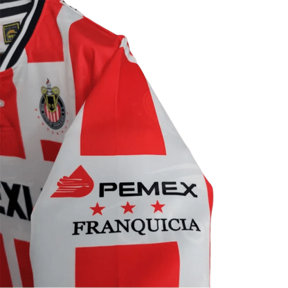 https://cdn.shopify.com/s/files/1/0826/7228/8075/files/19941995-chivas-guadalajara-mexlub-home-retro-jersey-496269.webp?v=1741197157