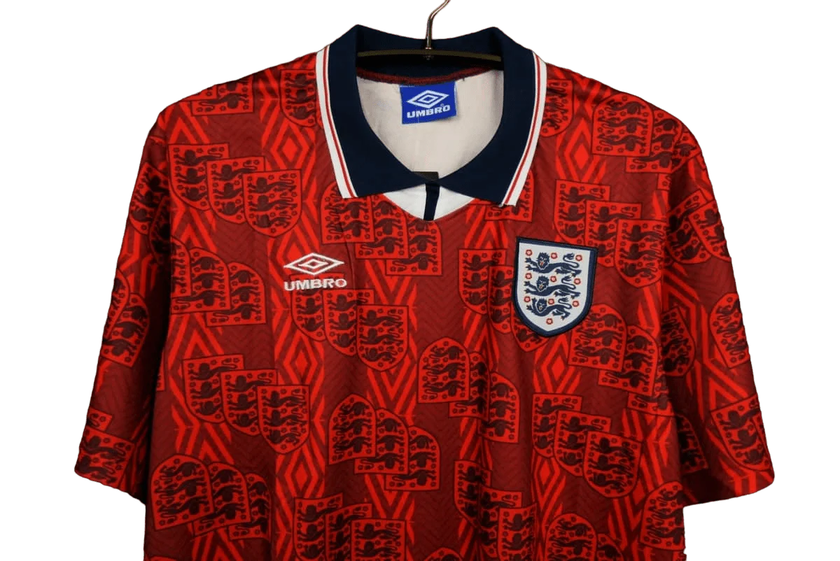 https://cdn.shopify.com/s/files/1/0826/7228/8075/files/19941995-england-red-away-retro-kit-classickits433-425066.webp?v=1741198453