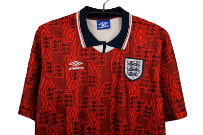 https://cdn.shopify.com/s/files/1/0826/7228/8075/files/19941995-england-red-away-retro-kit-classickits433-425066.webp?v=1741198453