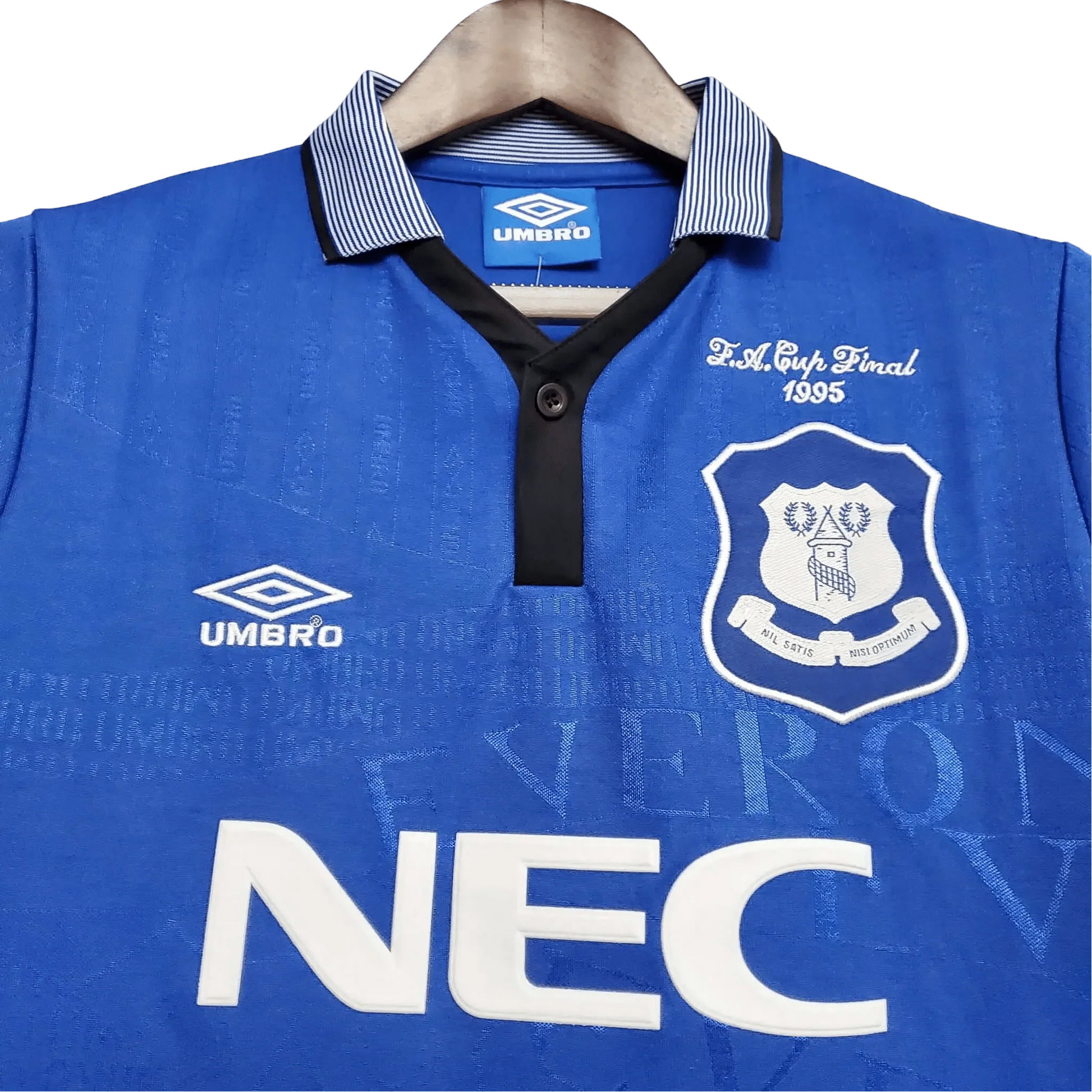 https://cdn.shopify.com/s/files/1/0826/7228/8075/files/19941995-everton-nec-home-retro-kit-fa-cup-final-classickits433-105649.webp?v=1741199260